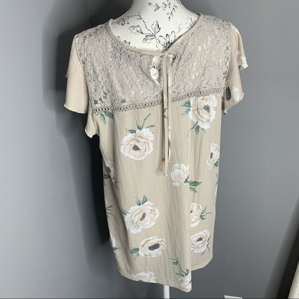 Torrid Women Floral Lace Tan Beige Top Sz 2 18-20 - Picture 2 of 3